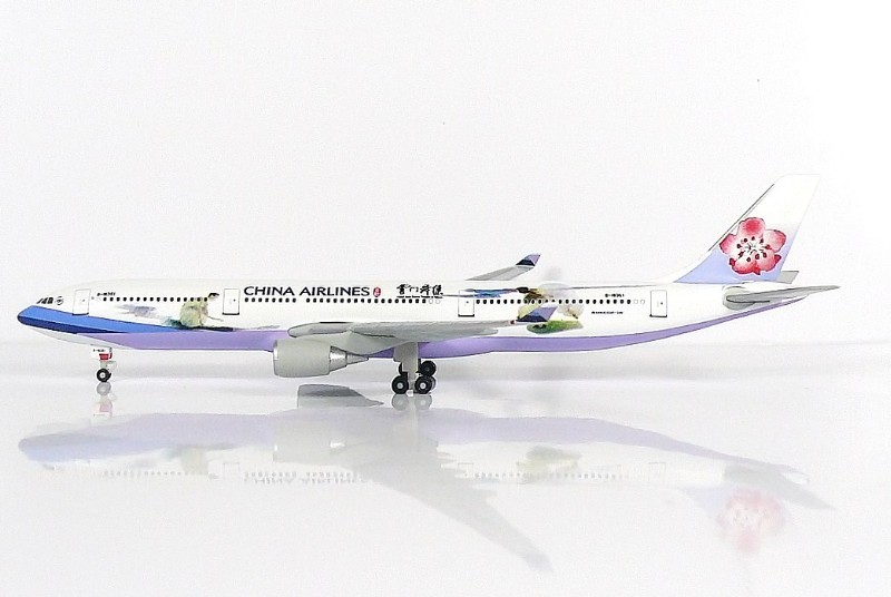 SKY500 China Airlines Airbus A330-300 1:500 "Cloud Gate Dance Theatre" Registration B-18361 