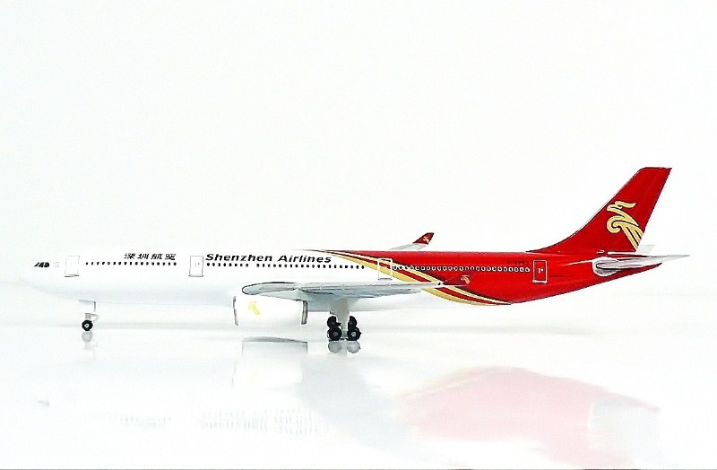 SKY500 Shenzhen Airlines Airbus A330-300 1:500 Registration B-8865